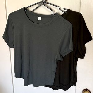 Bundle of 2 M old navy cropped tees